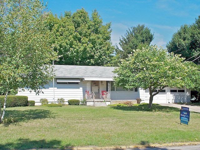 1st image of 900 Curtis Dr