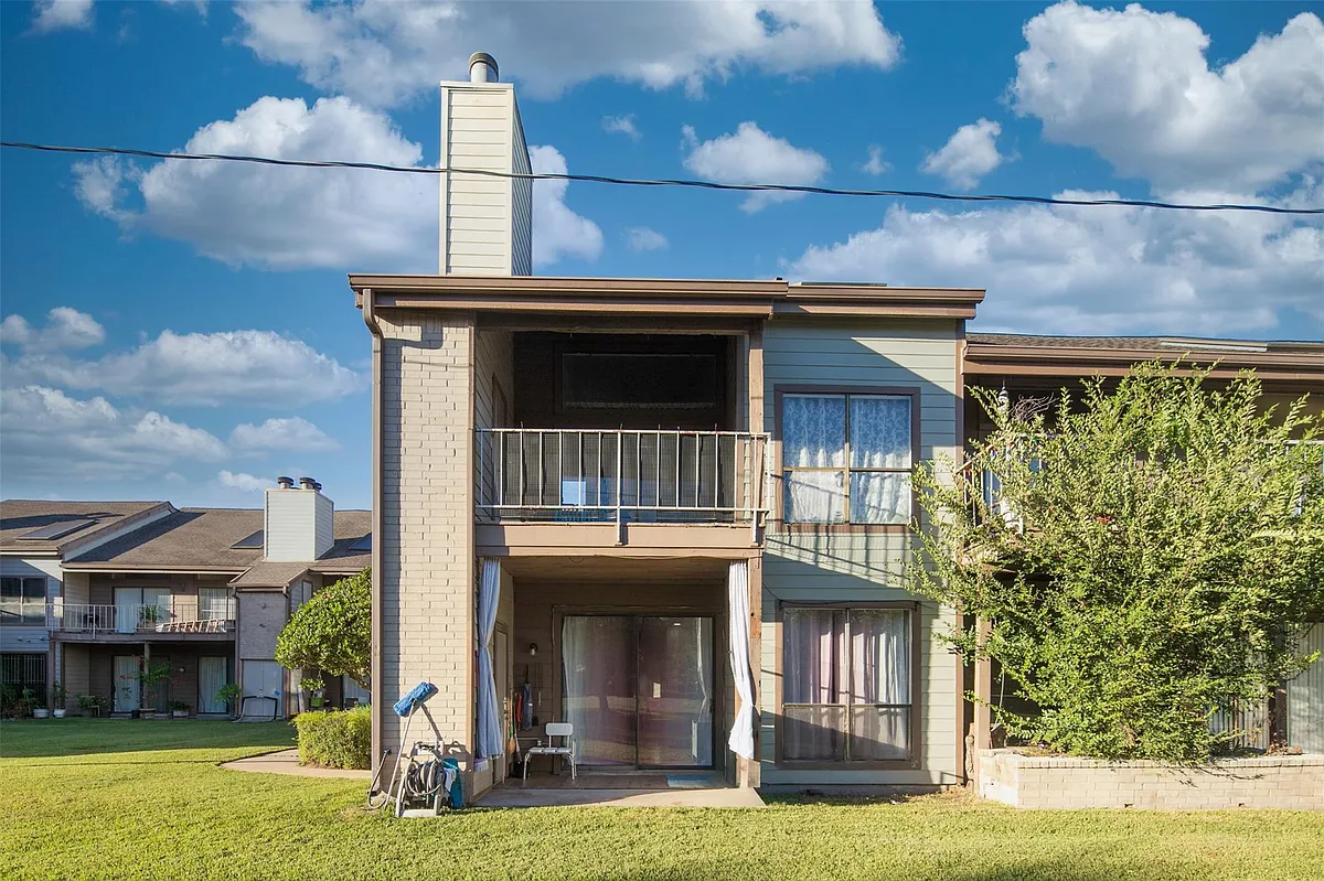 Building Photo - 8257 Sands Point Dr #167