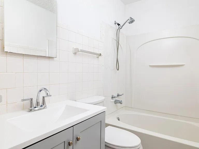 604 E Moody Ave — Photo 8