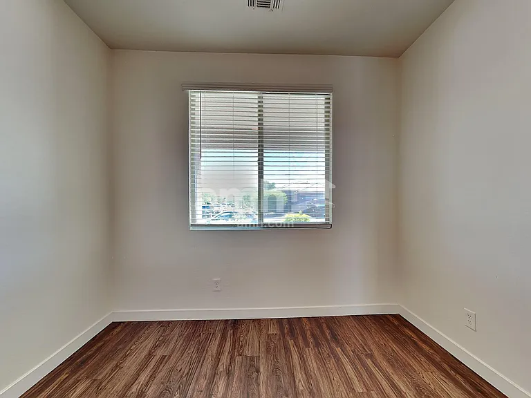 4206 S 105th Dr — Photo 7