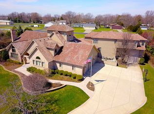 9S280 Stearman Dr, Naperville, IL 60564