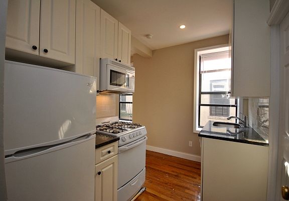 3rd image of 326 E 78th St APT 32