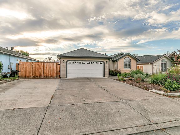 3rd image of 1752 Sandpiper Dr