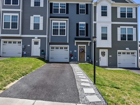 50 Overlook Dr, Hanover, PA 17331