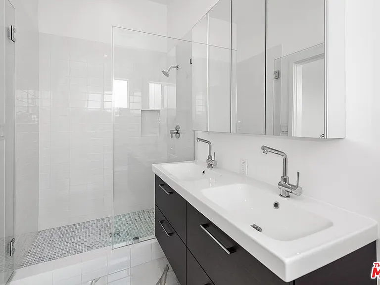 764 N Doheny Dr #2 — Photo 11
