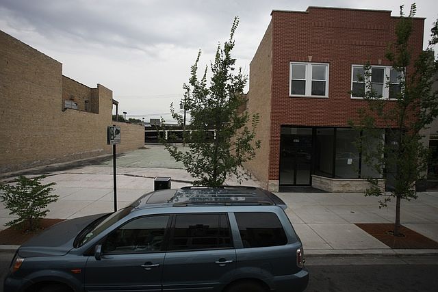 2nd image of 5613 W Belmont Ave
