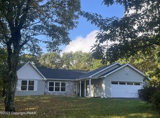 2136 Candlewood Ln, Blakeslee, PA 18610