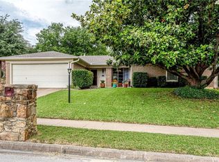 217 Lochness Ln, Benbrook, TX 76126