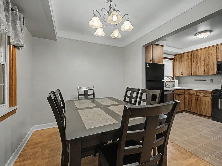 15587 Russell Ave — Photo 10
