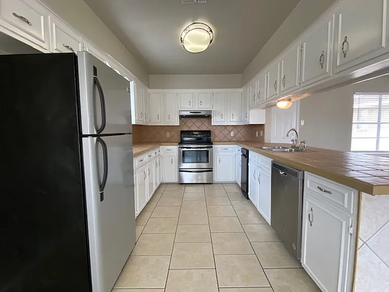 14126 Atascadera Ave — Photo 11