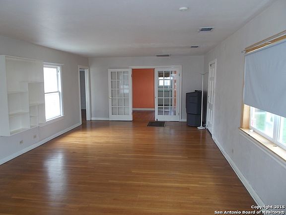 4th image of 218 Kirk Pl