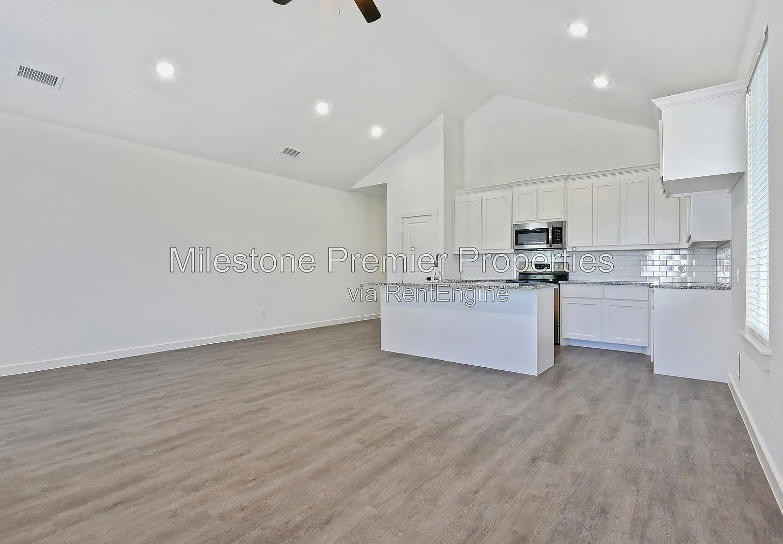 3 bed, 2.0 bath, 1368 sqft, $1,375 — Photo 3
