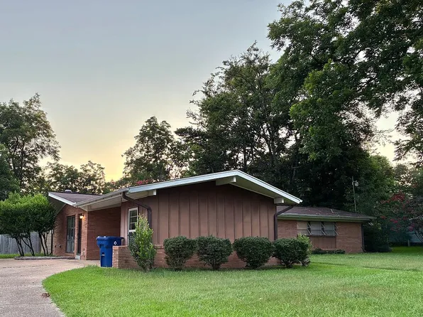 552 S Jackson St, Houston, MS 38851