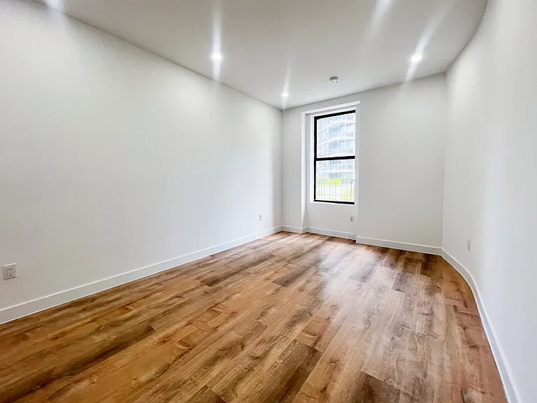 1020 3rd Ave #A1 — Photo 3