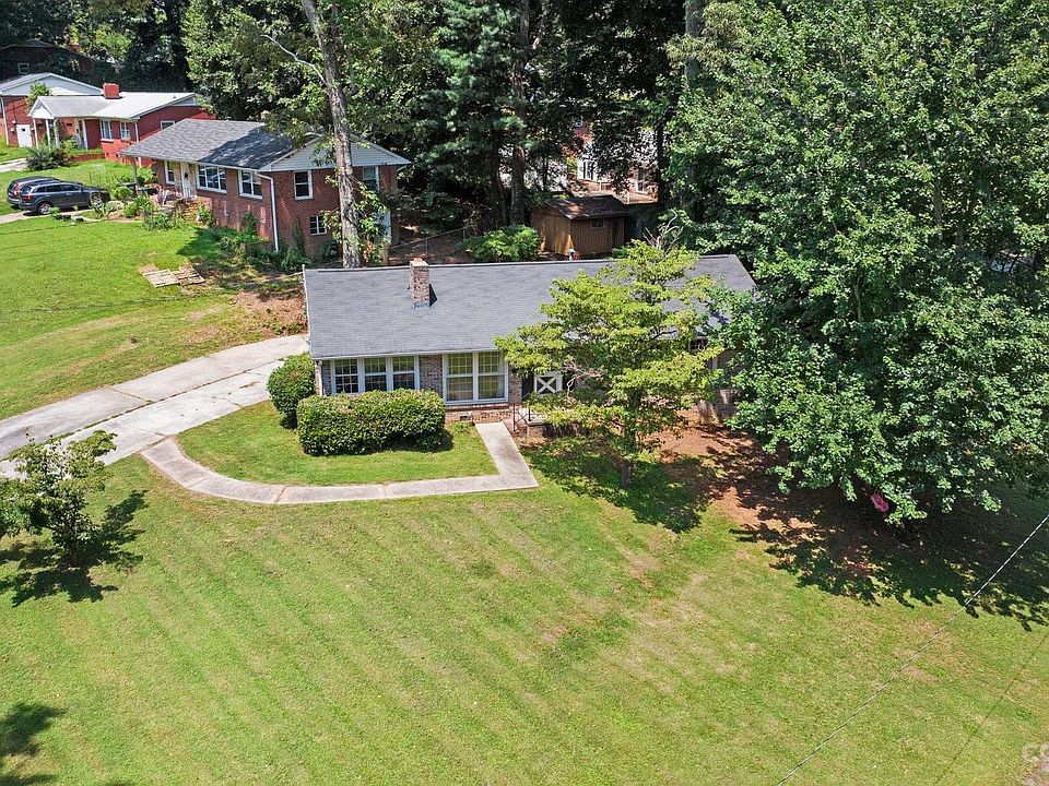 1st image of 911 Forest Dr