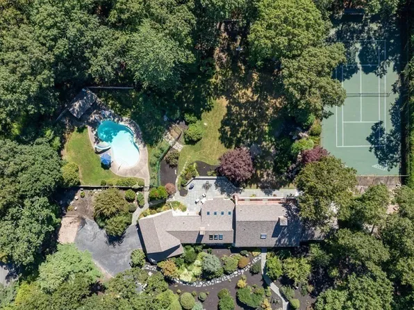 88 Sol E Mar St, Dartmouth, MA 02748