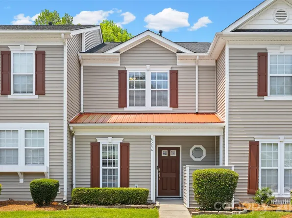 8244 Carob Tree Ln, Charlotte, NC 28215