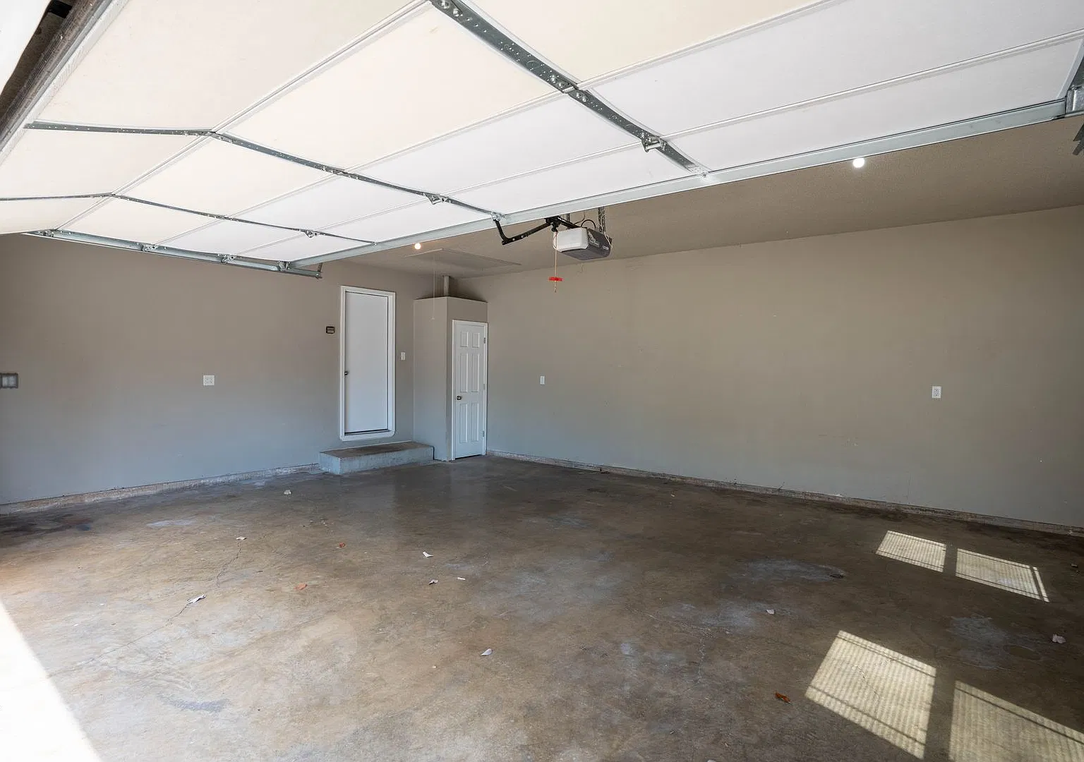 3 Bedroom Home in East Springfield!! Dont miss this! — Photo 3