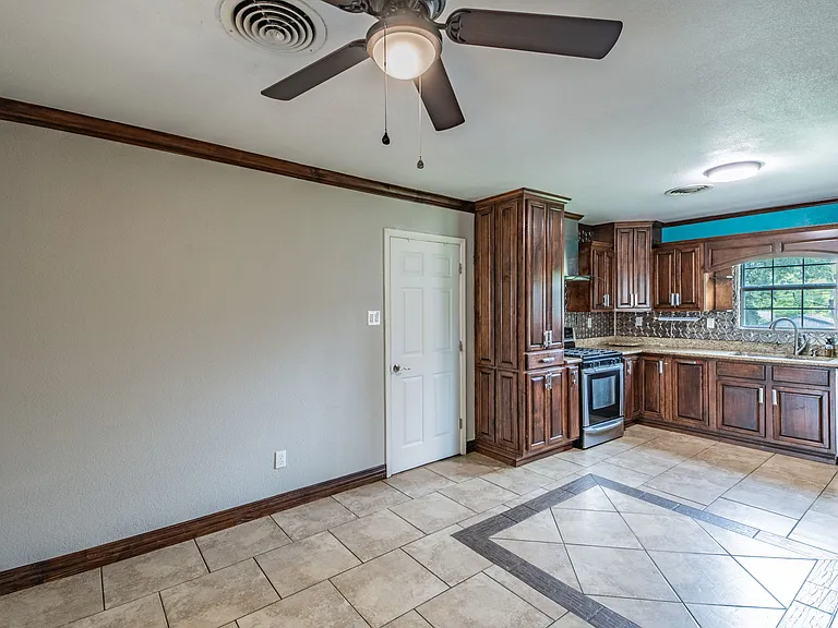 7824 Davenport Ave — Photo 8