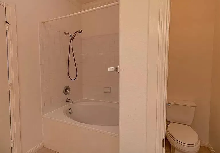 primary shower/tub