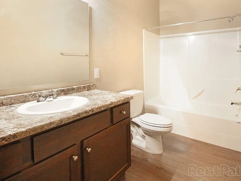 Brookledge Apartments — Photo 26