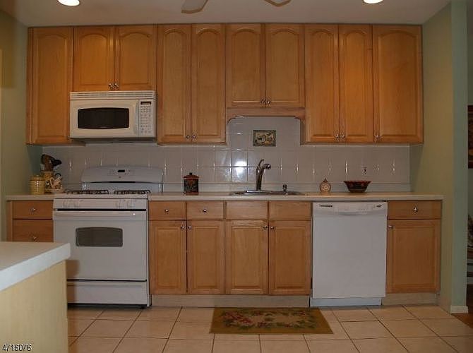 28 Donna Dr, East Hanover, NJ 07936 Zillow