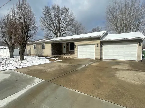 609 Wastena St, Benton, IL 62812