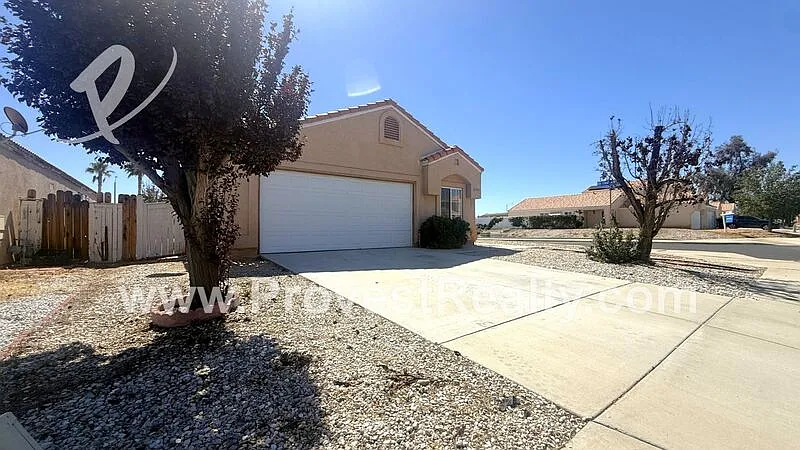3 bed, 2.0 bath, 1137 sqft, $2,100 — Photo 2