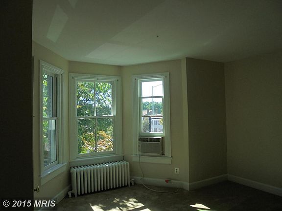 4th image of 328 S Washington St