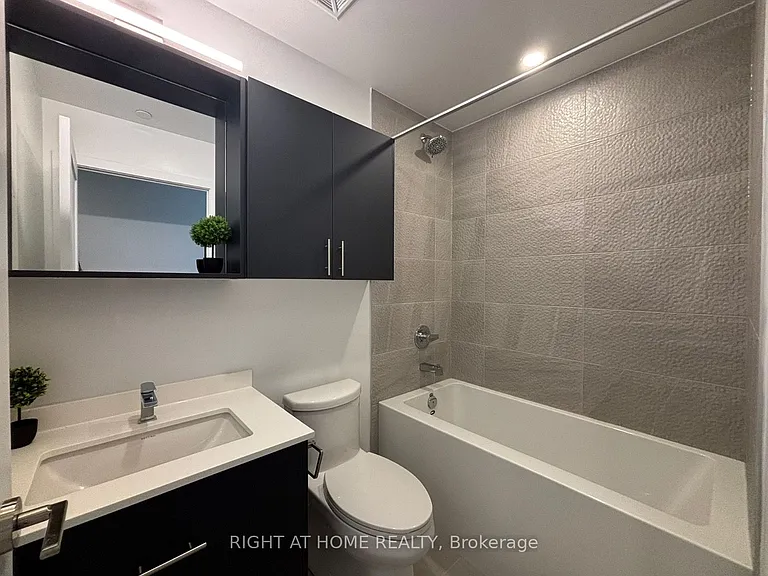 5105 Hurontario St #2905 — Photo 22