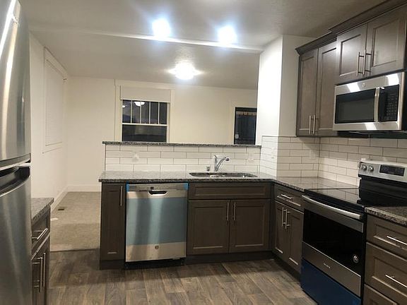 3rd image of 28 E Lacrosse Ave