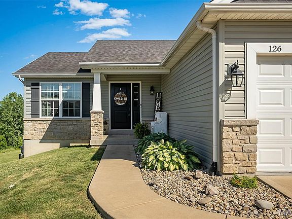 3rd image of 126 Riverdale Woods Cir