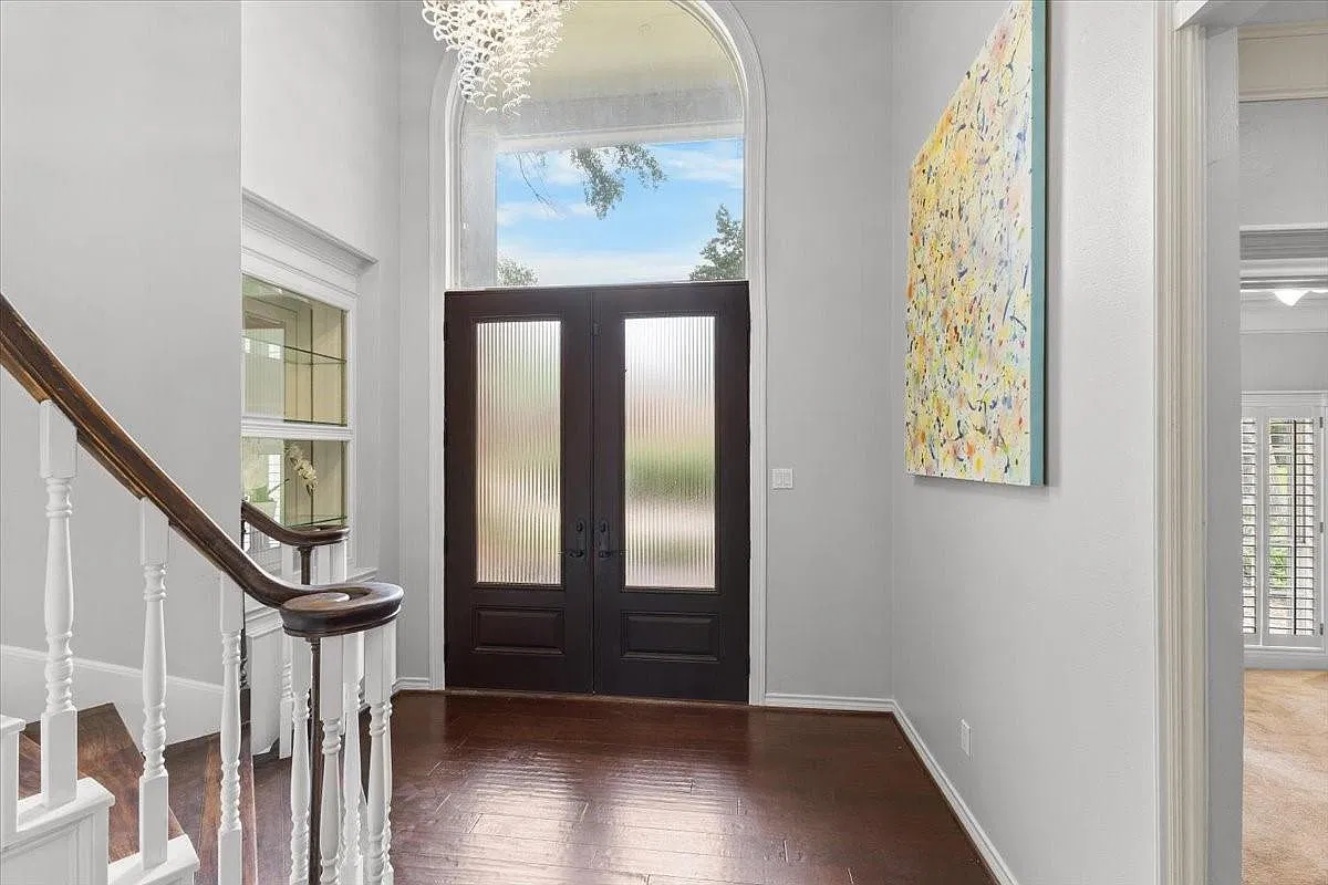 4 bed, 3.5 bath, 3852 sqft, $3,300 — Photo 2
