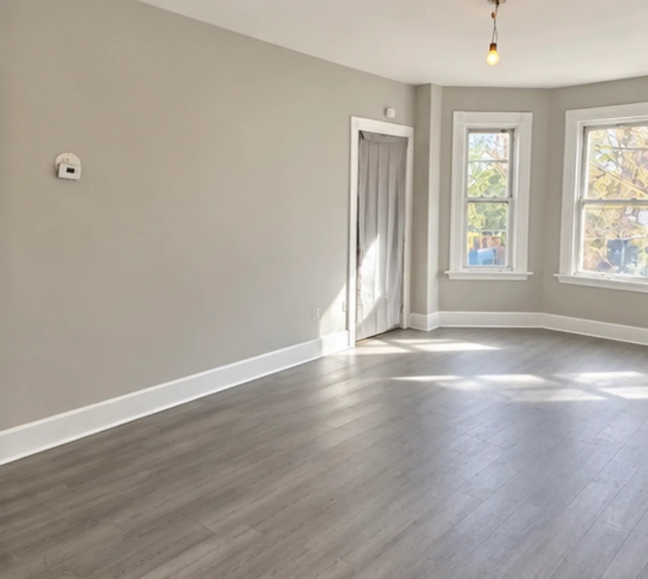 4 bed, 1.0 bath, 3129 sqft, $2,200 — Photo 2