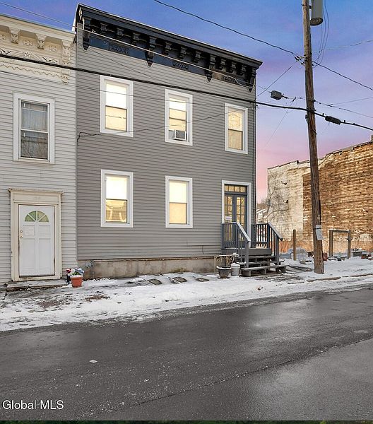 3rd image of 126 4th Avenue