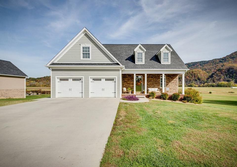 1st image of 611 Church Ln
