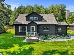 9440 E Cherry Bend Rd, Traverse City, MI 49684