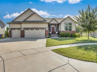 1227 E Lookout Ct, Derby, KS 67037