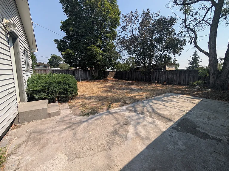 11408 E Empire Ave — Photo 19