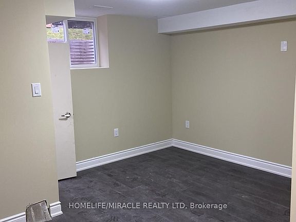2nd image of 25 Thornridge Cres #Basement