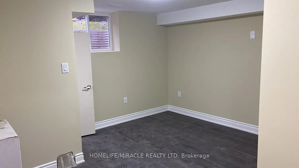 Building Photo - 25 Thornridge Cres #BASEMENT