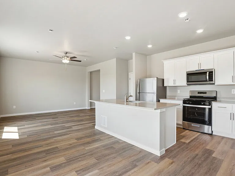 7332 Crystal Ave — Photo 6