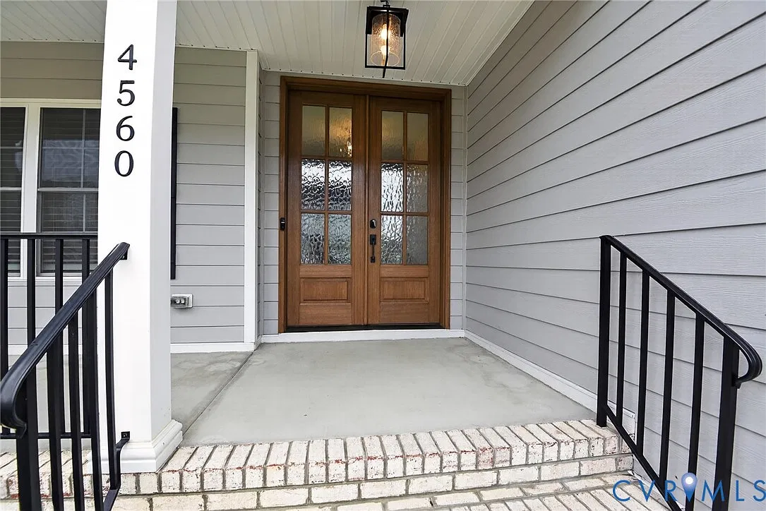 6 bed, 4.0 bath, 4385 sqft, $5,200 — Photo 3