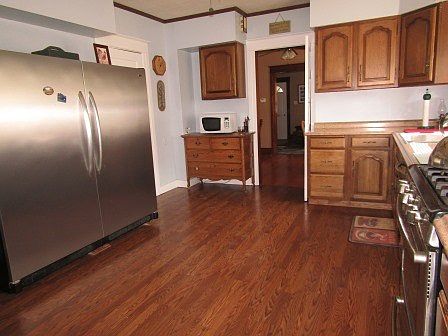 4th image of 415 N Brown St