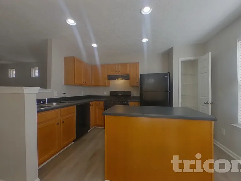 5370 Mountain Top Pl — Photo 4