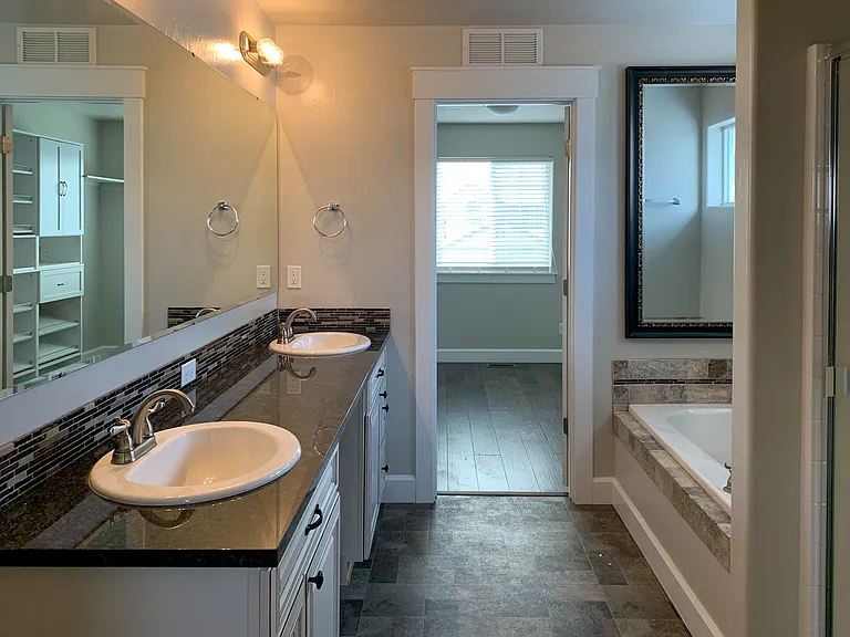 764 E Ionia Dr — Photo 23