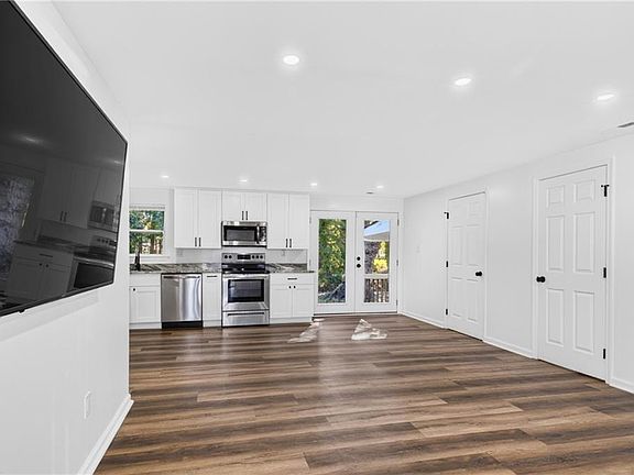 4th image of 1936 Beall Dr