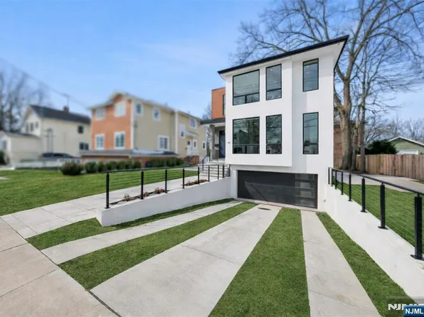 43 Grove St, Tenafly, NJ 07670