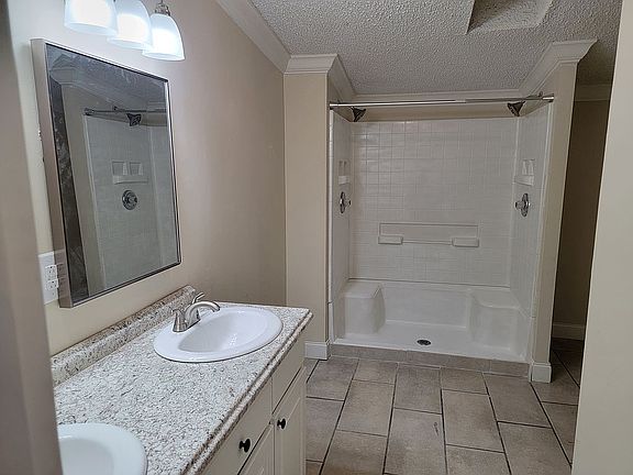 2nd image of 118 Fox Pond Ln