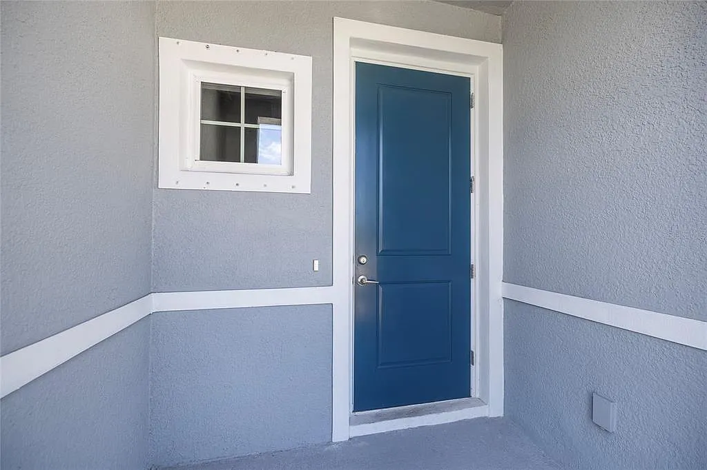 3 bed, 2.5 bath, 1674 sqft, $1,995 — Photo 3